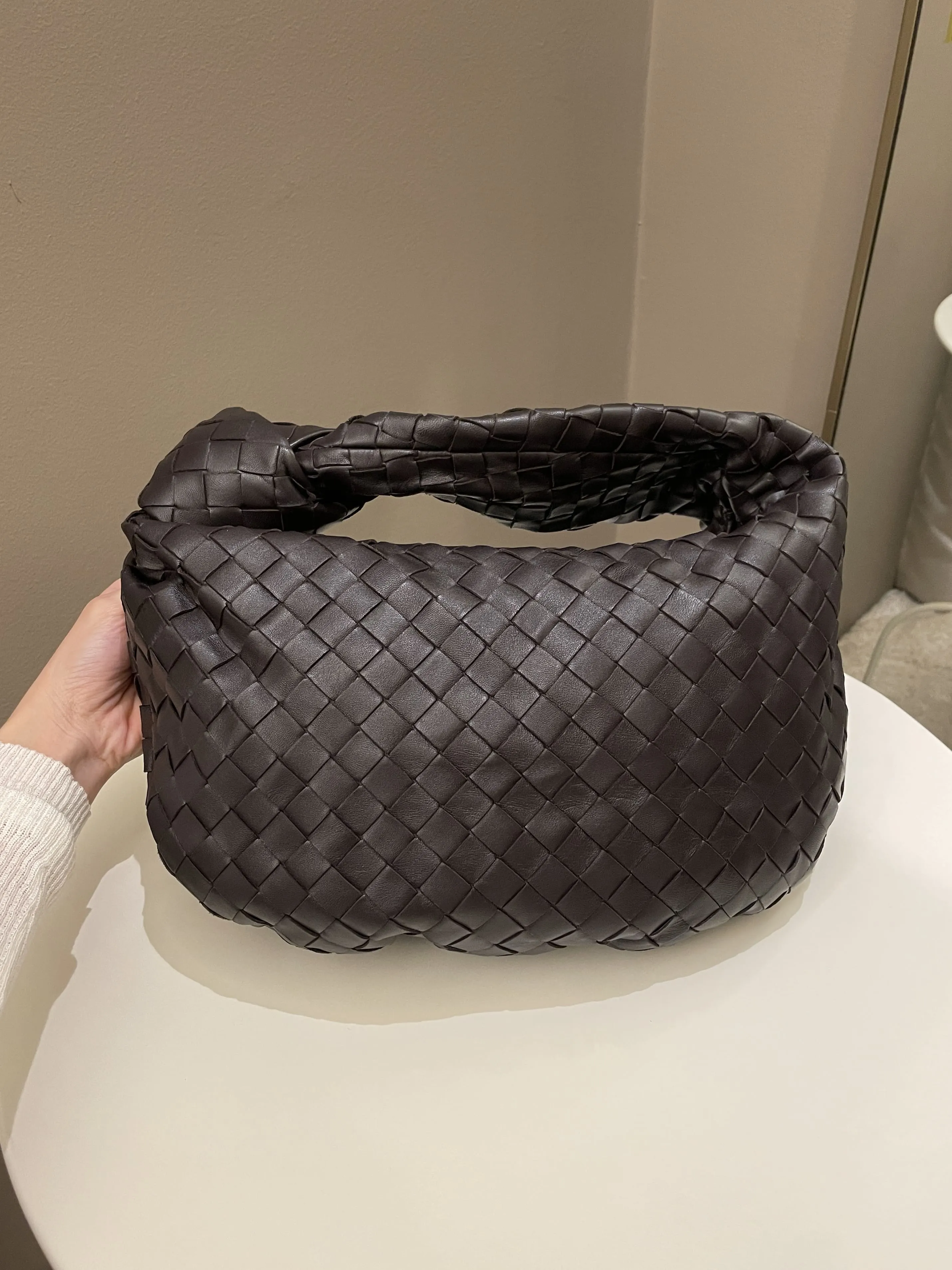 Bottega Veneta Jodie Shoulder Bag Potion Dark Ebene Leather