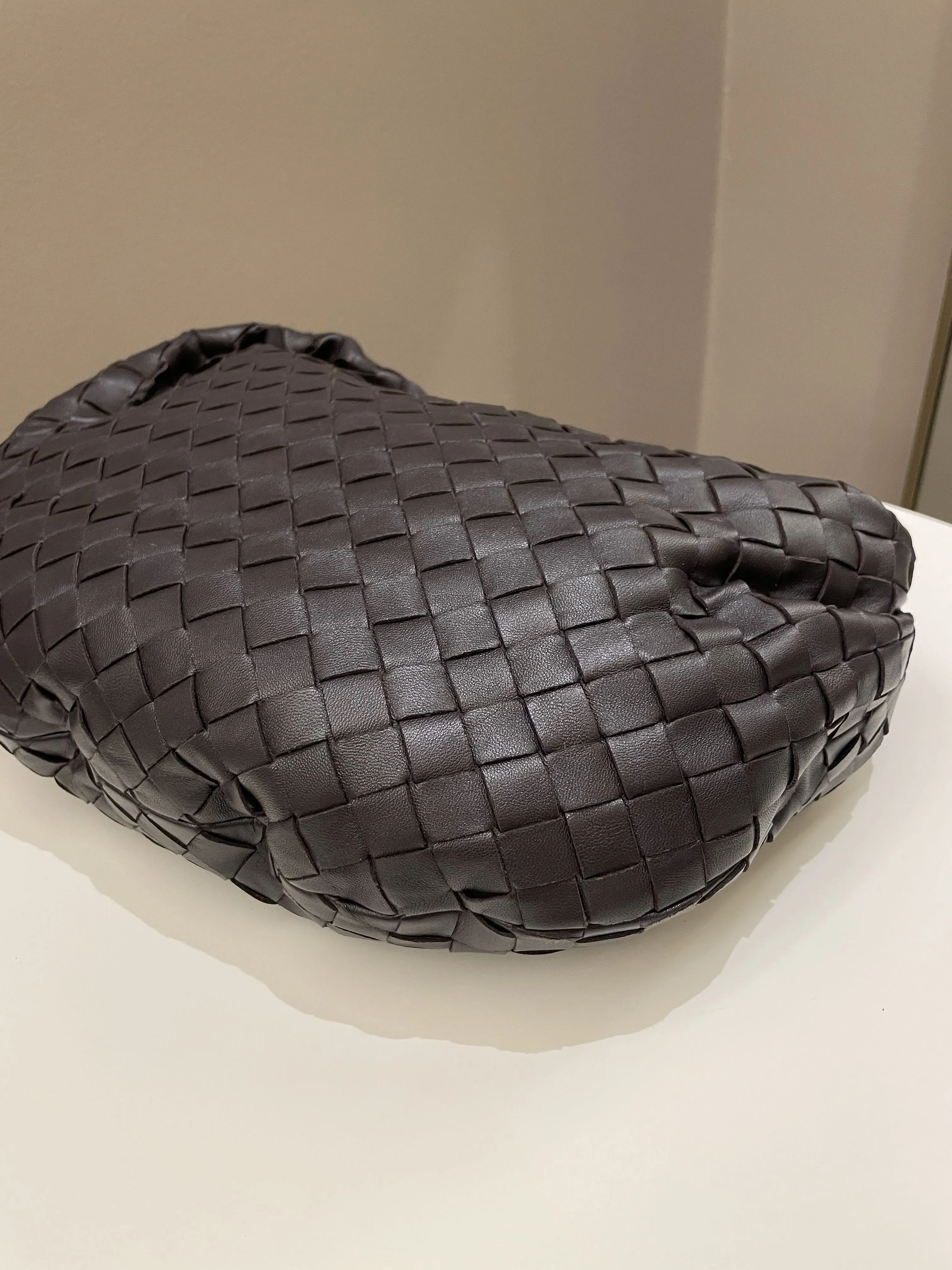 Bottega Veneta Jodie Shoulder Bag Potion Dark Ebene Leather