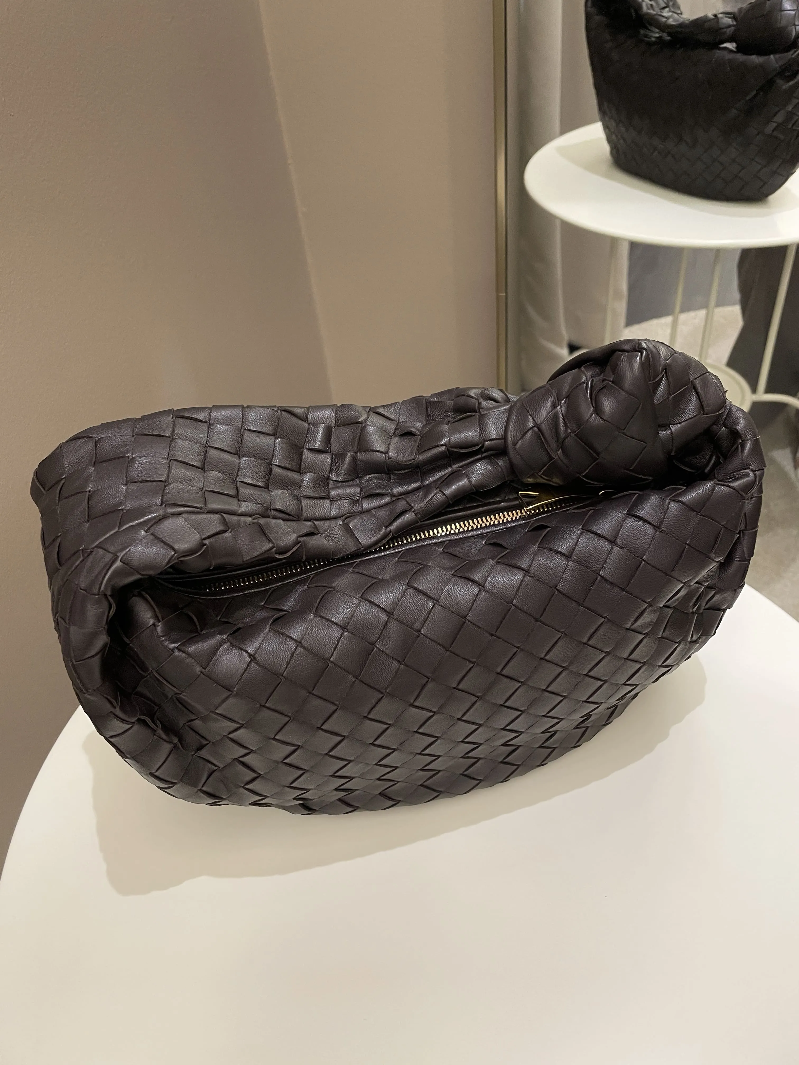 Bottega Veneta Jodie Shoulder Bag Potion Dark Ebene Leather