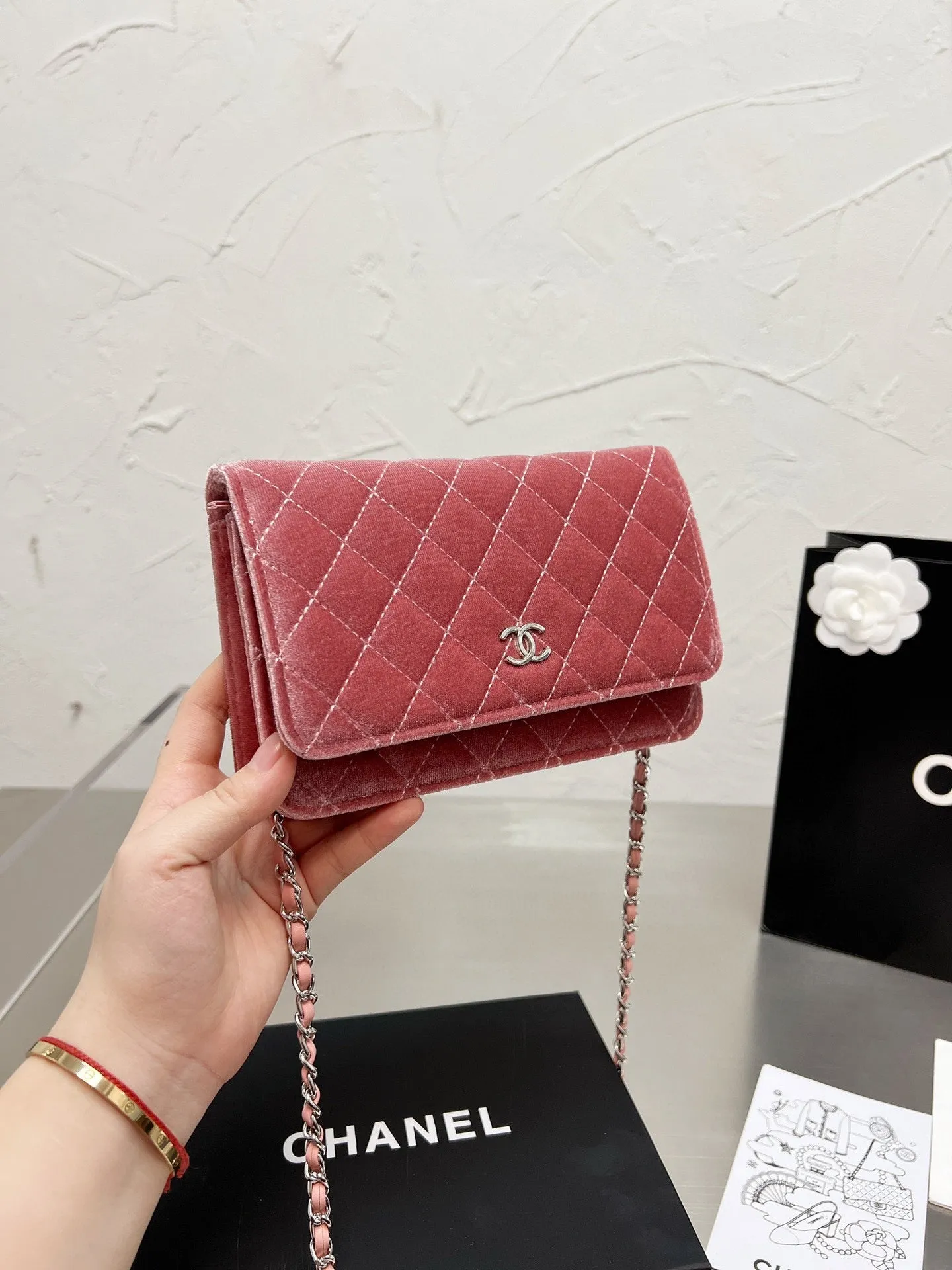 CC627 Classic Wallet on Chain / 4.8 × 7.5 × 1.4 in