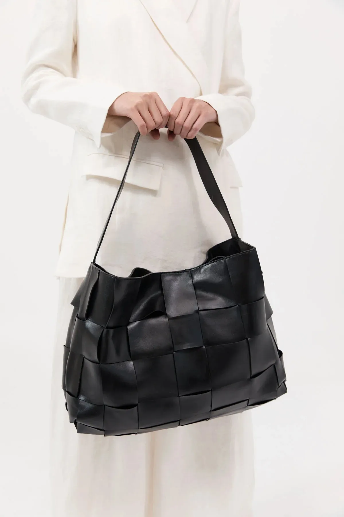 WOVEN LARGE TOTE BLACK